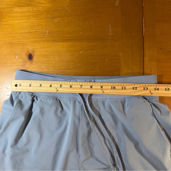 Lululemon Men's Light Gray Shorts - Picture 3 of 8
